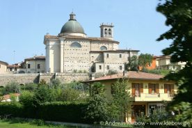 IMG_2305r.jpg
